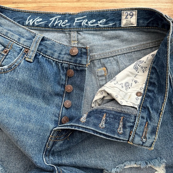 We the free Free People Distressed Denim Shorts size 29 - Picture 4 of 6
